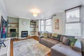 Spacious Private Apartment in Central Dartford with Free Parking TFL Zone 6